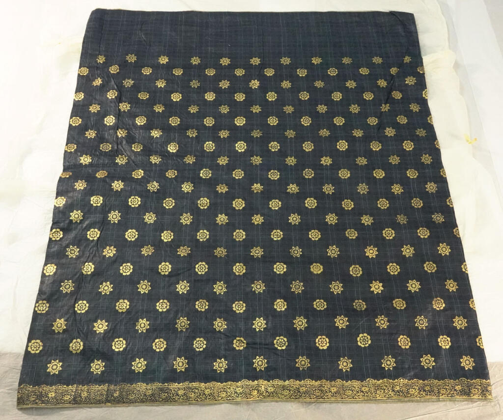 Samping in black. Originated from Selangor. 